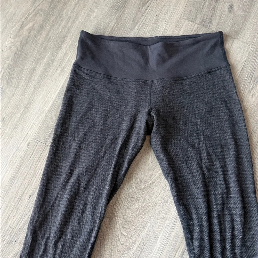 Lululemon gray Leggings size 6 - Picture 4 of 9